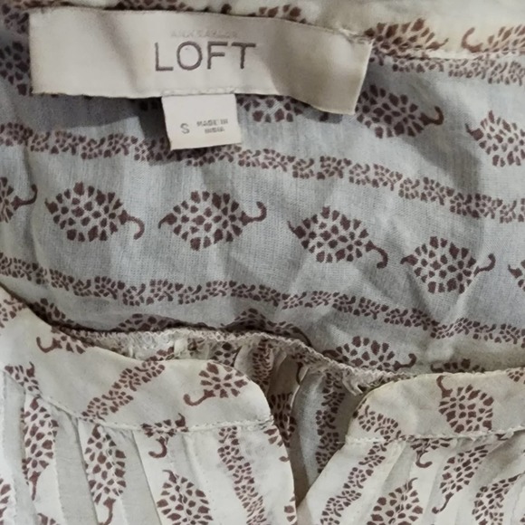 Loft cream and tan floral bibb 3/4 button front blouse size small - Picture 4 of 6